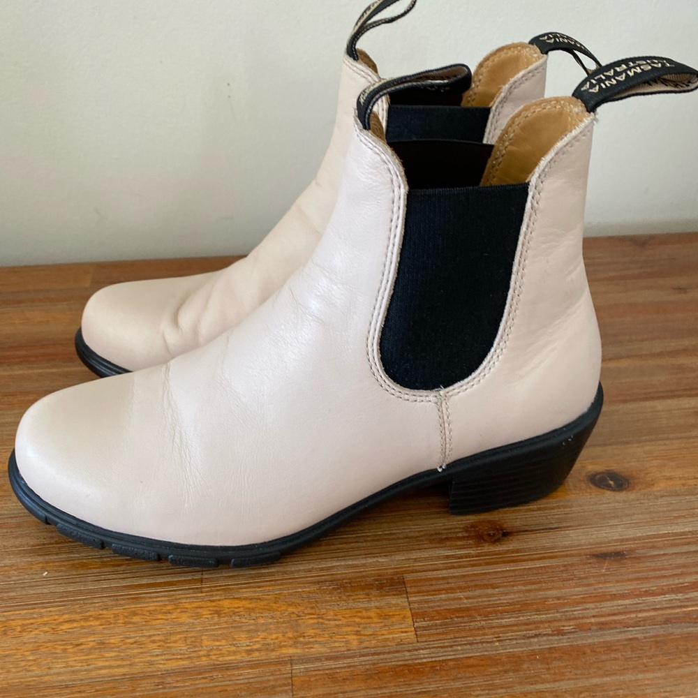 New -Women’s Blundstone heeled boots  2160 series.